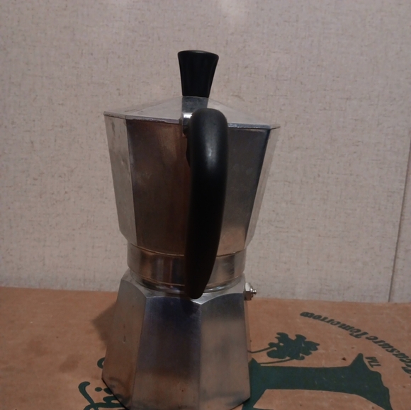 Bialetti Moka Express Espresso Coffee Pot Stovetop Italy - Picture 5 of 8